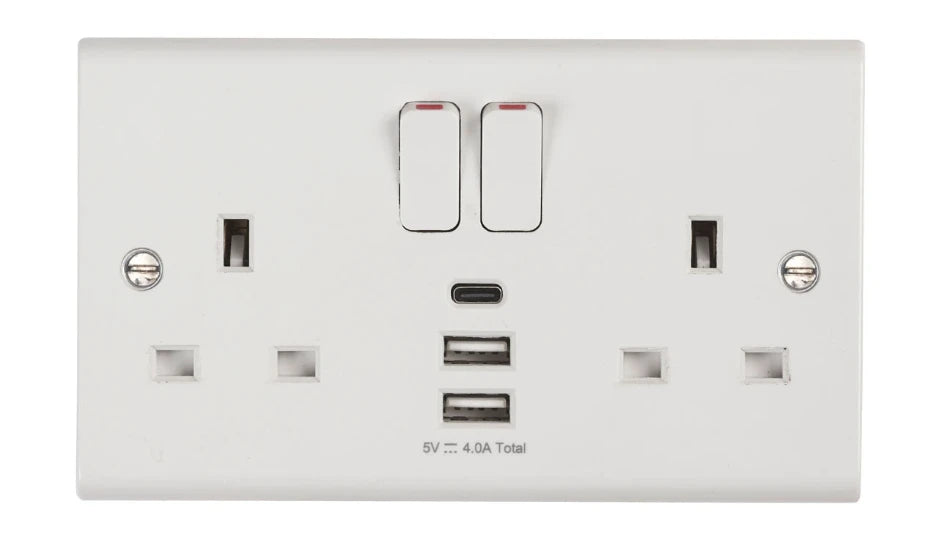 Deta S1288 2G Switched Socket C/W 3 USB Ports